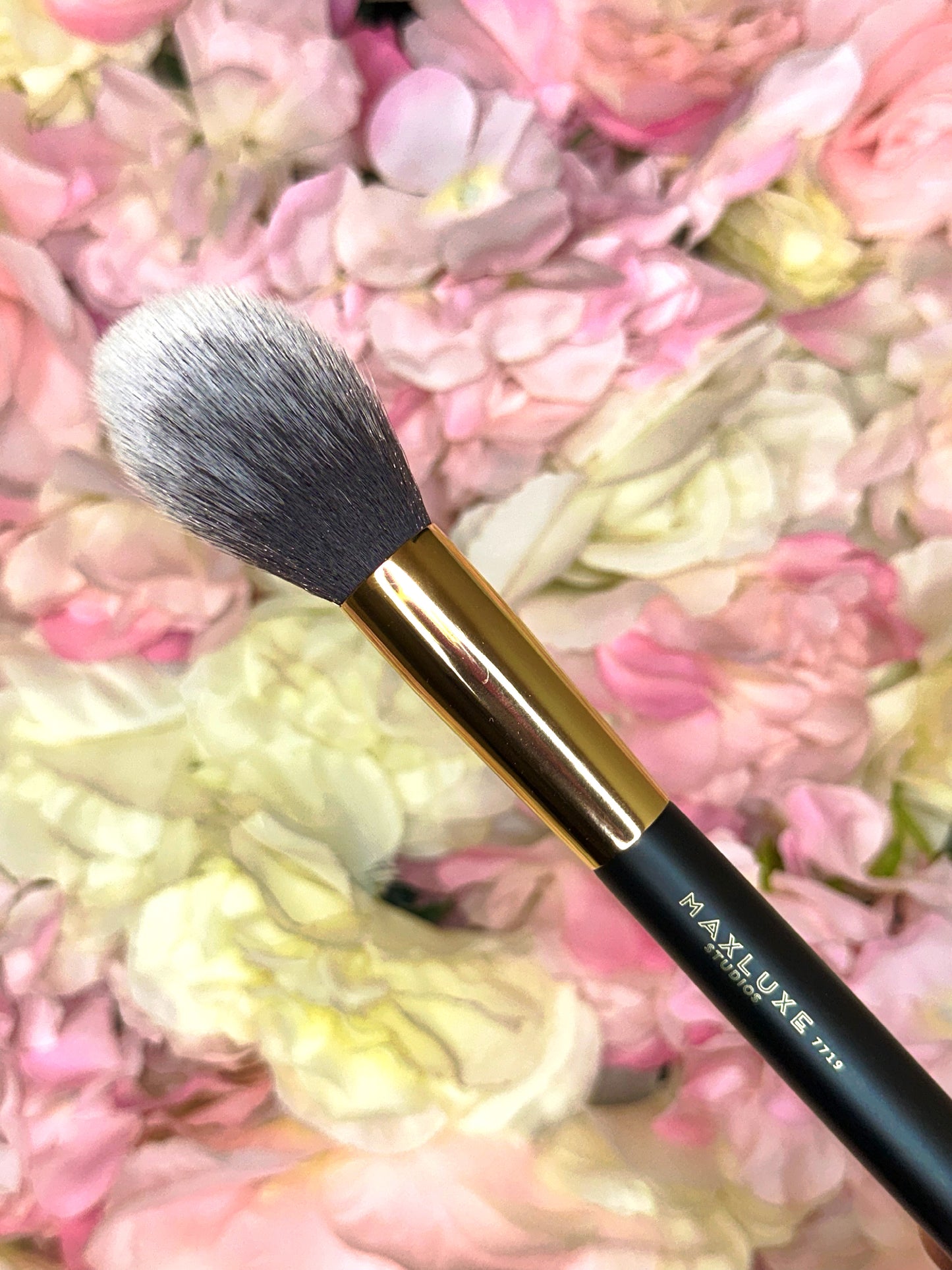 MAX PLUSH '7719' All Over Face Brush