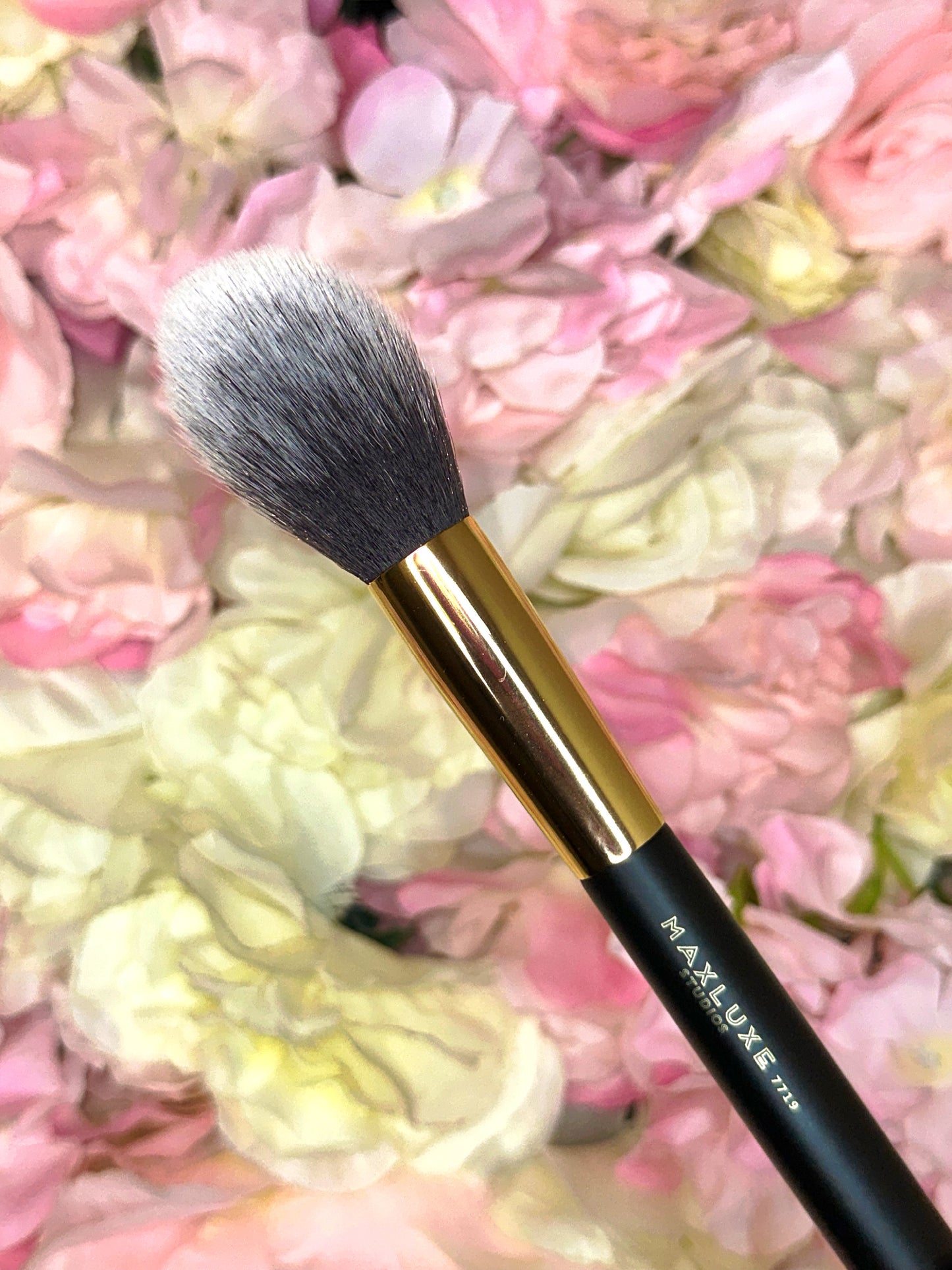 MAX PLUSH '7719' All Over Face Brush